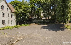 22 Ridgewood Street, Waterbury, CT 06710
