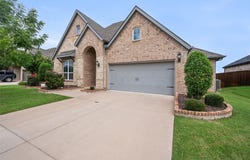 1921 Middleton Drive, Mansfield, TX 76063