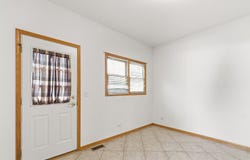 546 N 4th Avenue, Addison, IL 60101