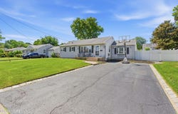 18 Maurice Avenue, Holmdel, NJ 07733