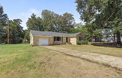 301 1st St, Houston, MS 38851
