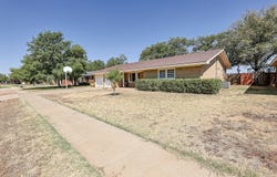 1520 W Crosby Street, Slaton, TX 79364