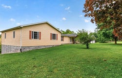 2060 Vanauken Rd, Newark, NY 14513