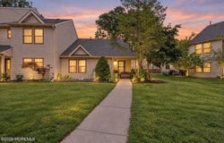 607 Bluebell Dr, Jackson, NJ 08527