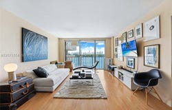 800 West Ave, Miami Beach, FL 33139