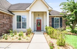 214 Lexi Falls Lane, Broussard, LA 70518