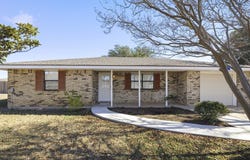 341 N Stoneleigh Rd, Center Point, TX 78010
