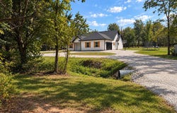 916 E 438th Road, Bolivar, MO 65613