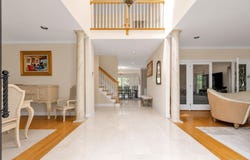 93 Oxford Boulevard, Great Neck, NY 11023
