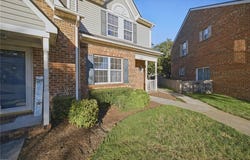 612 W Lake Circle, Chesapeake, VA 23322