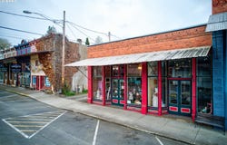 116 SE LOCUST St, Oakland, OR 97462