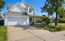 200 LEXINGTON Drive, Washington, IL 61571
