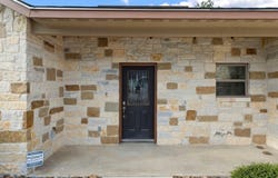 120 Navarro Xing, Seguin, TX 78155