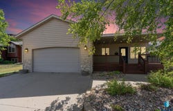 105 E Switch Grass Trl, Brandon, SD 57005-2548