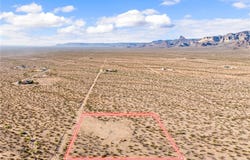 4097 Topaz Road, Golden Valley, AZ 86413
