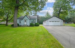 2735 Fox Grove Dr, Waterford, WI 53185