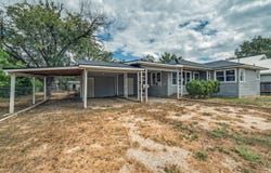 2705 Avenue I, Hondo, TX 78861