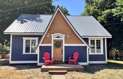 404 N HOLMES St, Wallowa, OR 97885