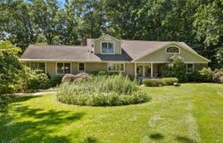 2 Jared Ct, Randolph Twp., NJ 07945-2154