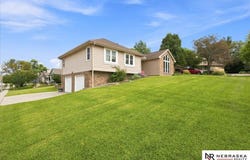 9120 DREXEL Circle, Omaha, NE 68127