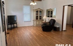 912 N Prairie Street, Jacksonville, IL 62650