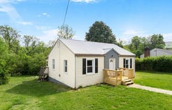 48 Upland Dr, Salem, VA 24153