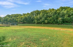 267 Paradise Lane, Jacksboro, TN 37757
