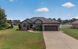 240 Creekside Circle, Gadsden, AL 35901