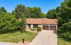 617 Lake Dr, Marshall, MO 65340