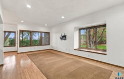 2901 S Ridgeview Way, Sioux Falls, SD 57105
