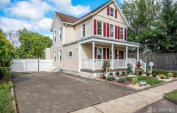 8 Fox Road, Edison, NJ 08817
