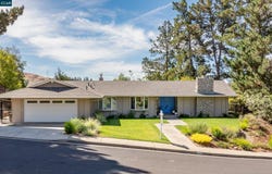 445 Kingsford Dr, Moraga, CA 94556