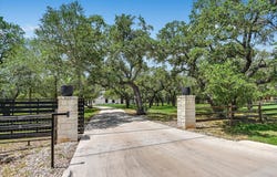 400 Creekside Dr, Buda, TX 78610