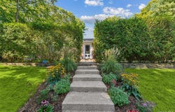 29 Squiretown Road, Hampton Bays, NY 11946