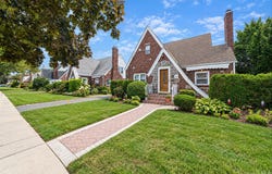 22 Flint Avenue, Hempstead, NY 11550