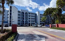 9460 Fontainebleau Blvd, Miami, FL 33172