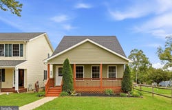 104 CENTER Street, CHARLES TOWN, WV 25414