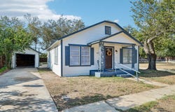 306 E BOWIE ST, Luling, TX 78648