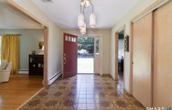 14 Rice Road, Woodbridge, CT 06525