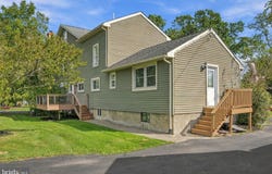 928 S OLD BETHLEHEM Pike, QUAKERTOWN, PA 18951