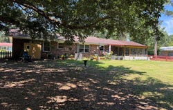 112 Chewalla Circle, Eufaula, AL 36027