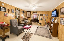109 S Colorado Street, Edna, TX 77957