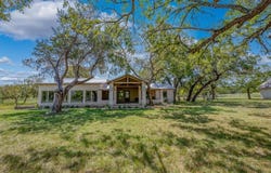 668 Elm Pass Rd, Center Point, TX 78010