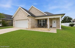 305 Lamplight Drive, Byron, GA 31008