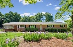 6595 Rollingwood Drive, Clemmons, NC 27012