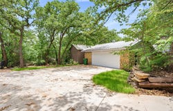 2127 Los Robles Street, Grapevine, TX 76051