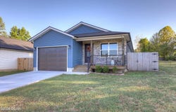 404 E Maple Street, Diamond, MO 64840