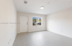 2505 NE 193rd St, Miami, FL 33180