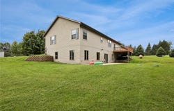 5712 22nd Ave Drive, Vinton, IA 52349