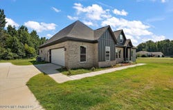 111 Carolina Circle, Senatobia, MS 38668